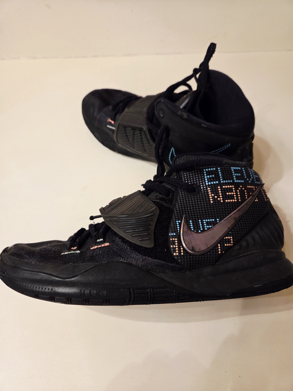Nike Kyrie Flytrap Basketball Shoes Youth 6Y Black Multi Color Sneakers Boys